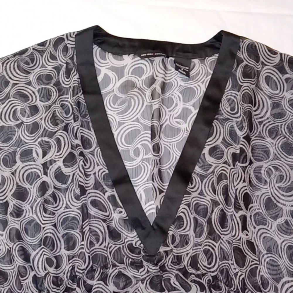 COPY - New York & Company Women's Shirt. Size Small. - Picture 5 of 6